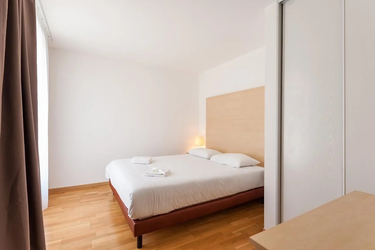 *** Appart hôtel Residhotel Vieux Port Marseille France